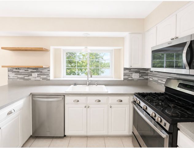 130 Park Ridge Court 130, Aurora, IL 60504