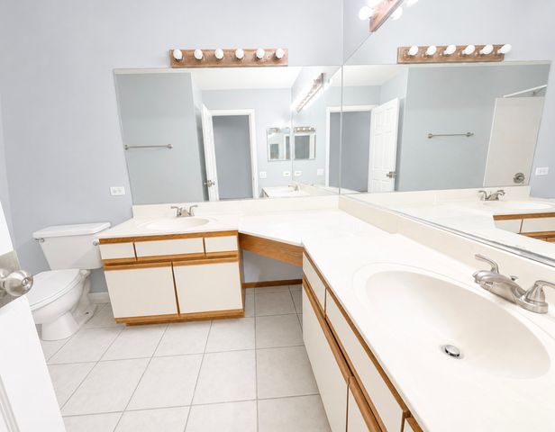 130 Park Ridge Court 130, Aurora, IL 60504