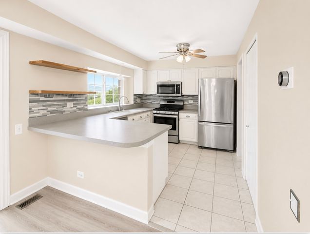 130 Park Ridge Court 130, Aurora, IL 60504