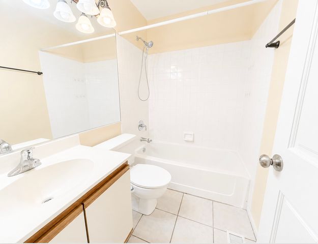 130 Park Ridge Court 130, Aurora, IL 60504