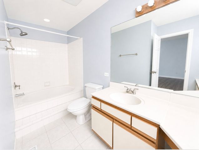130 Park Ridge Court 130, Aurora, IL 60504