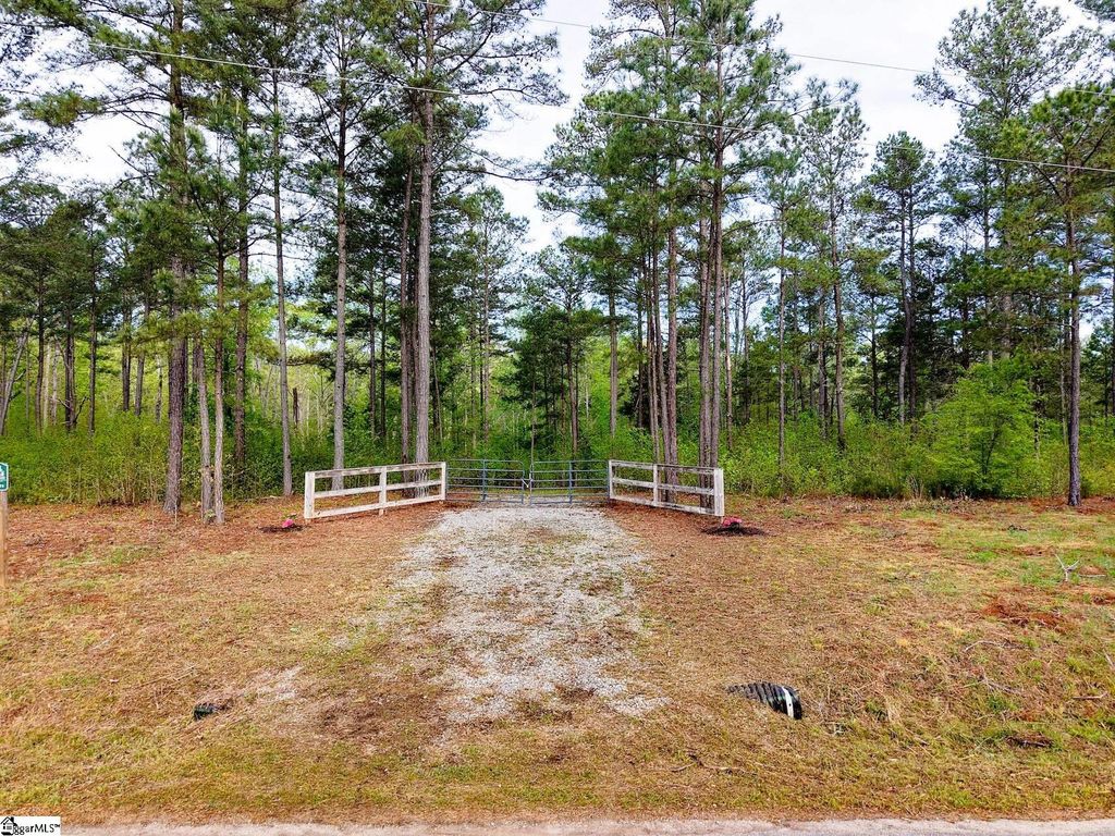 579 Mordeci Mountain Road, Gray Court, SC 29645