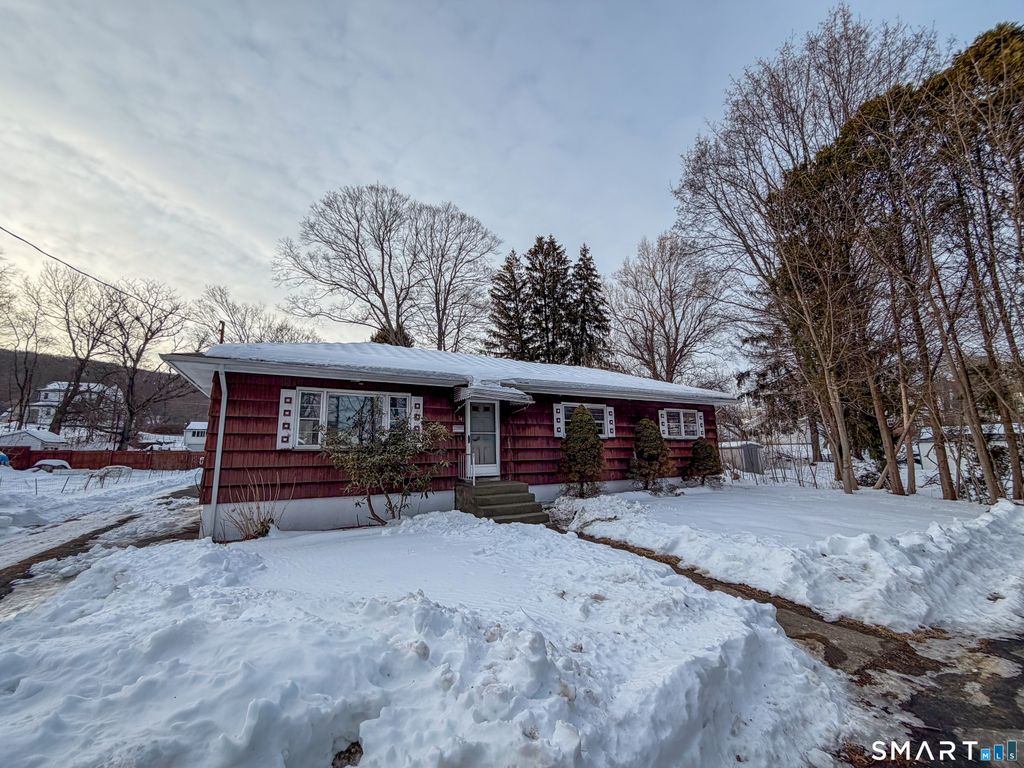 14 Charles Court, Naugatuck, CT 06770