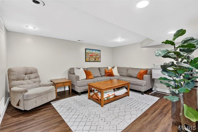 9434 Brenda Avenue, St Louis, MO 63123