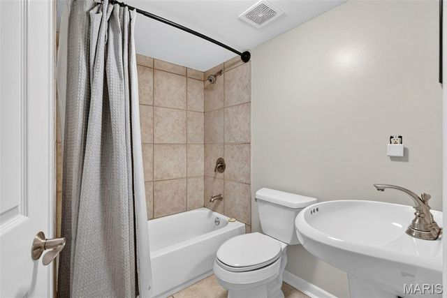 9434 Brenda Avenue, St Louis, MO 63123