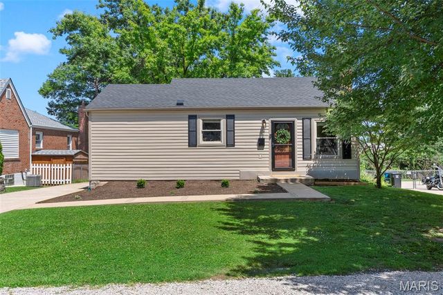 9434 Brenda Avenue, St Louis, MO 63123