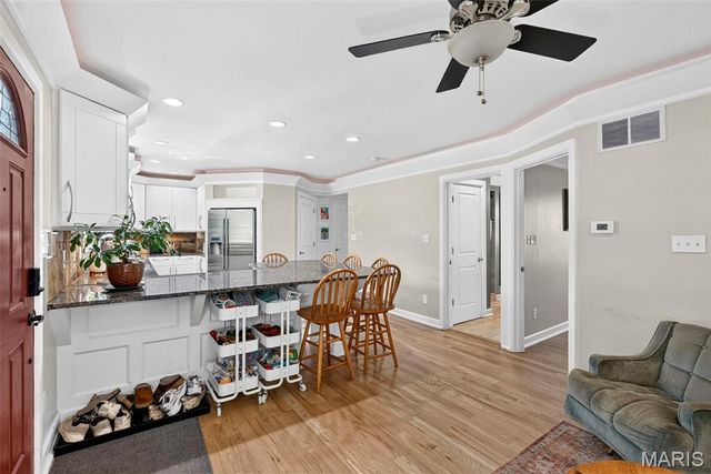 9434 Brenda Avenue, St Louis, MO 63123