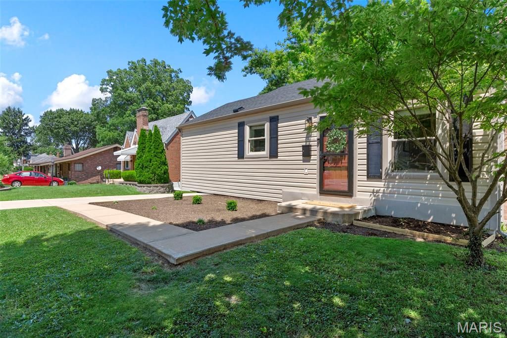 9434 Brenda Avenue, St Louis, MO 63123