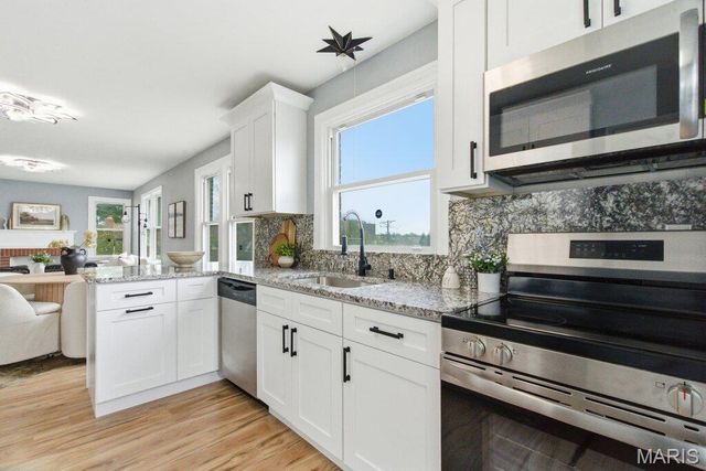 8824 Lawn Avenue, Brentwood, MO 63144