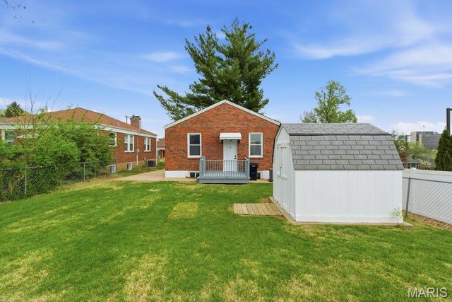 8824 Lawn Avenue, Brentwood, MO 63144