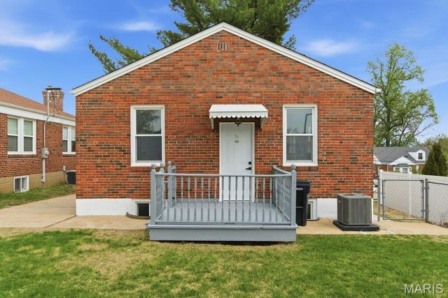 8824 Lawn Avenue, Brentwood, MO 63144
