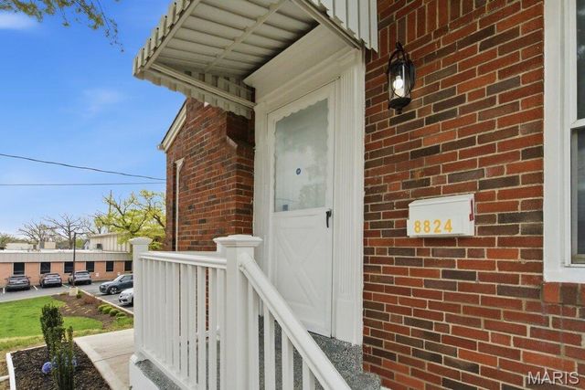 8824 Lawn Avenue, Brentwood, MO 63144