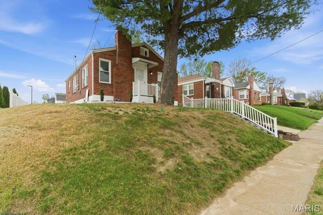 8824 Lawn Avenue, Brentwood, MO 63144