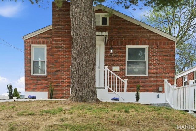 8824 Lawn Avenue, Brentwood, MO 63144