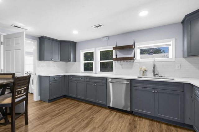1938 English Street, North Charleston, SC 29405