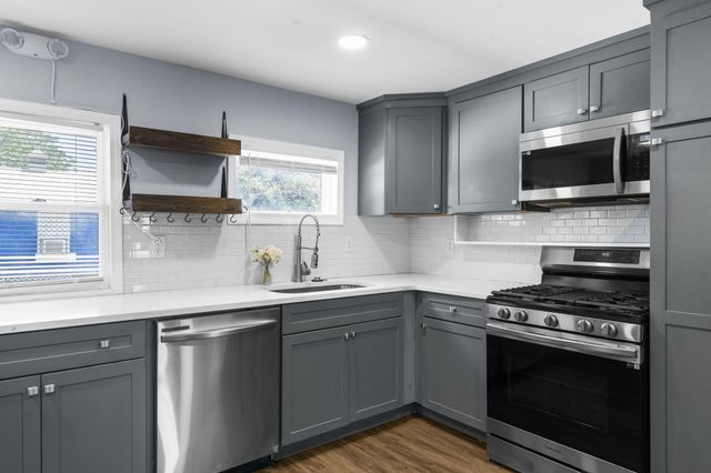 1938 English Street, North Charleston, SC 29405