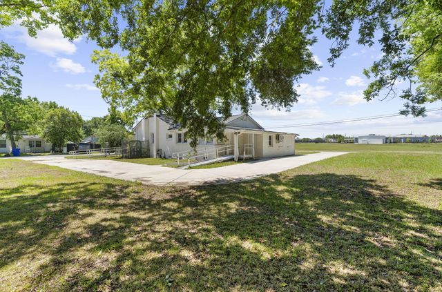 1938 English Street, North Charleston, SC 29405