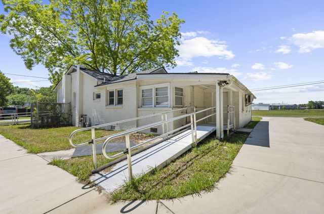 1938 English Street, North Charleston, SC 29405