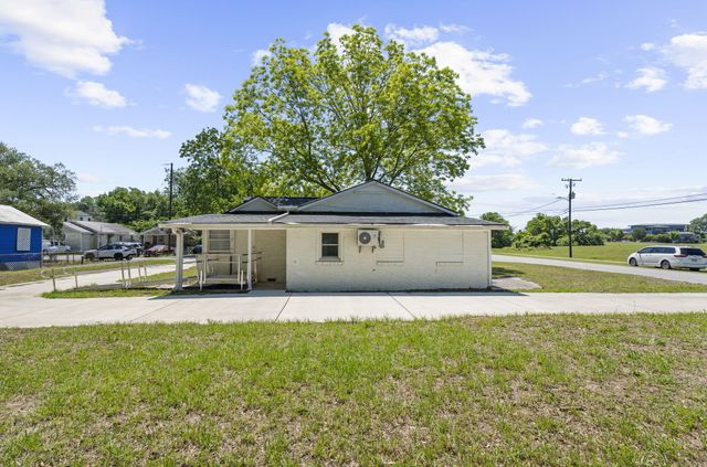1938 English Street, North Charleston, SC 29405