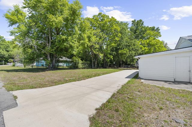 1938 English Street, North Charleston, SC 29405