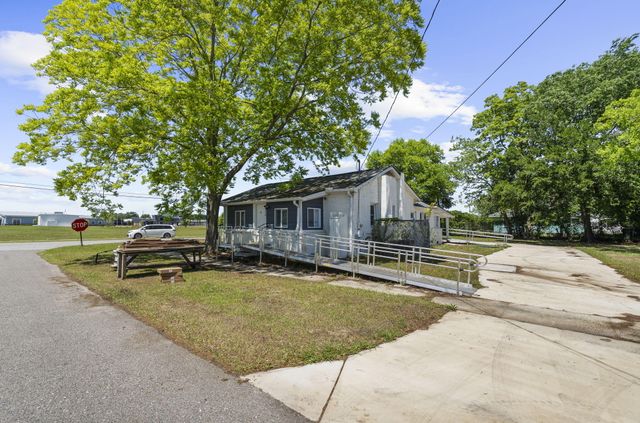 1938 English Street, North Charleston, SC 29405