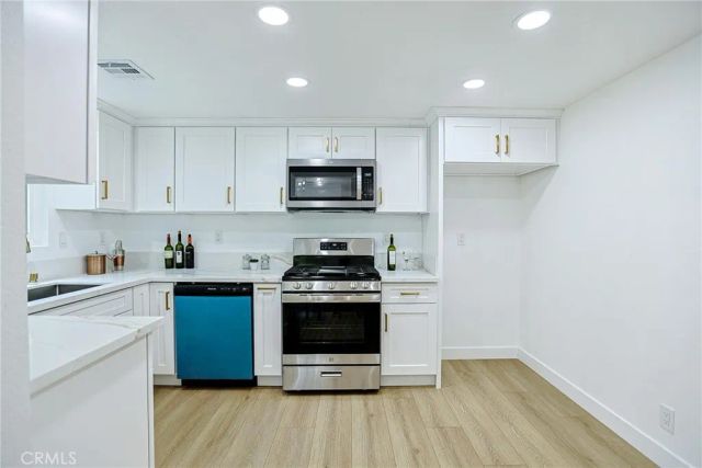 8860 La Salle 4, Cypress, CA 90630
