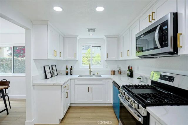 8860 La Salle 4, Cypress, CA 90630