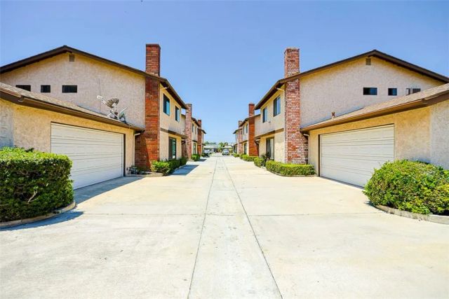 8860 La Salle 4, Cypress, CA 90630