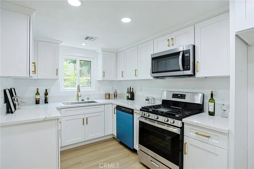 8860 La Salle 4, Cypress, CA 90630