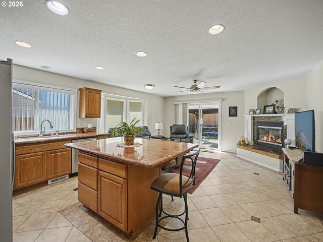 13623 BARCLAY HILLS Dr, Oregon City, OR 97045