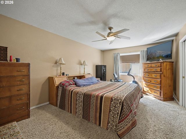 13623 BARCLAY HILLS Dr, Oregon City, OR 97045