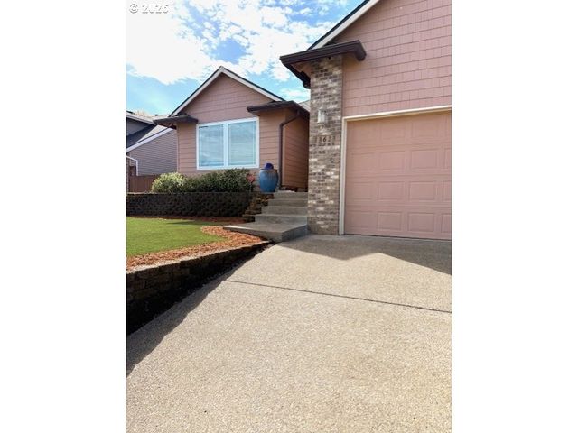 13623 BARCLAY HILLS Dr, Oregon City, OR 97045