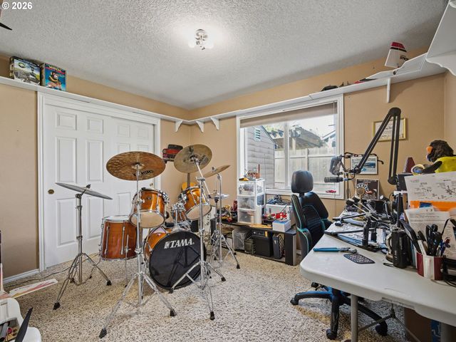 13623 BARCLAY HILLS Dr, Oregon City, OR 97045