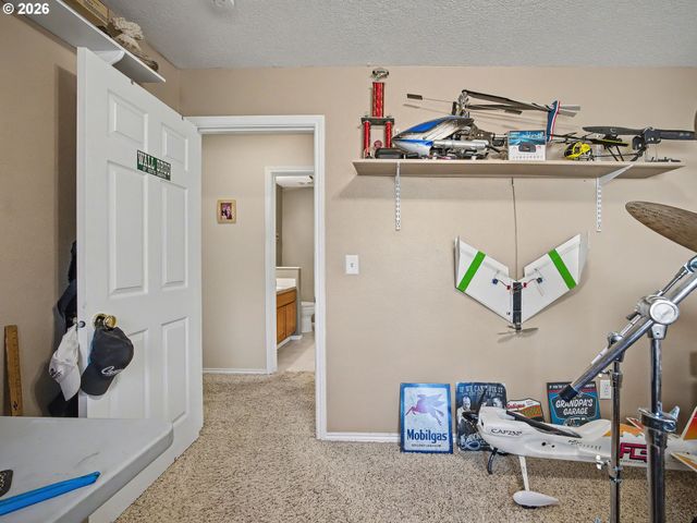 13623 BARCLAY HILLS Dr, Oregon City, OR 97045