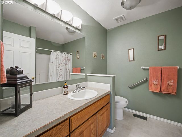 13623 BARCLAY HILLS Dr, Oregon City, OR 97045