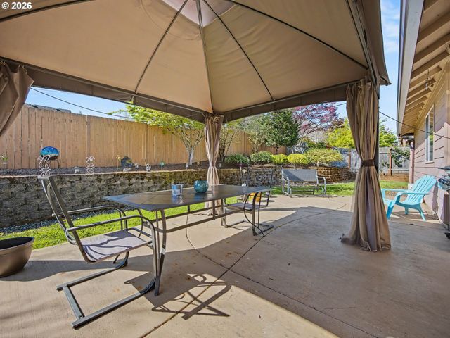 13623 BARCLAY HILLS Dr, Oregon City, OR 97045