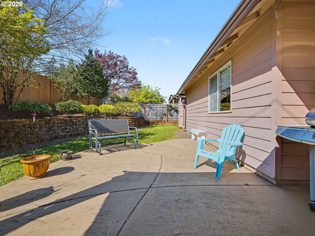 13623 BARCLAY HILLS Dr, Oregon City, OR 97045