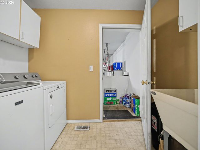 13623 BARCLAY HILLS Dr, Oregon City, OR 97045