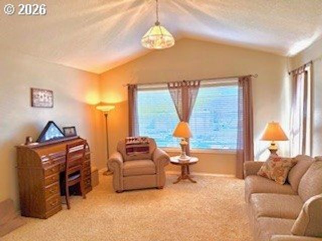 13623 BARCLAY HILLS Dr, Oregon City, OR 97045