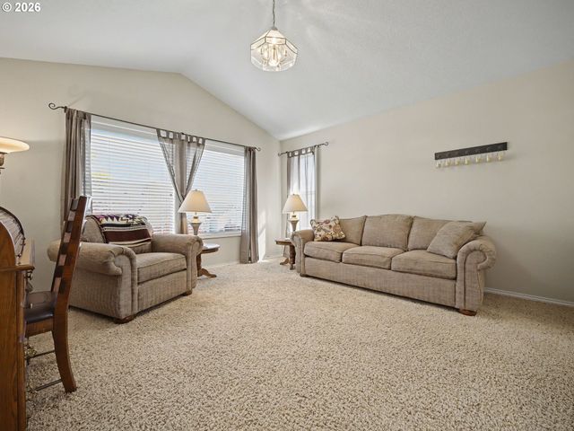 13623 BARCLAY HILLS Dr, Oregon City, OR 97045