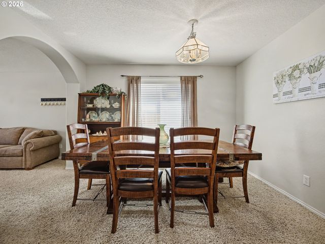 13623 BARCLAY HILLS Dr, Oregon City, OR 97045