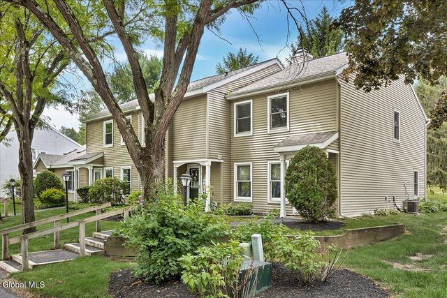 6 Wilton Court, Halfmoon, NY 12065