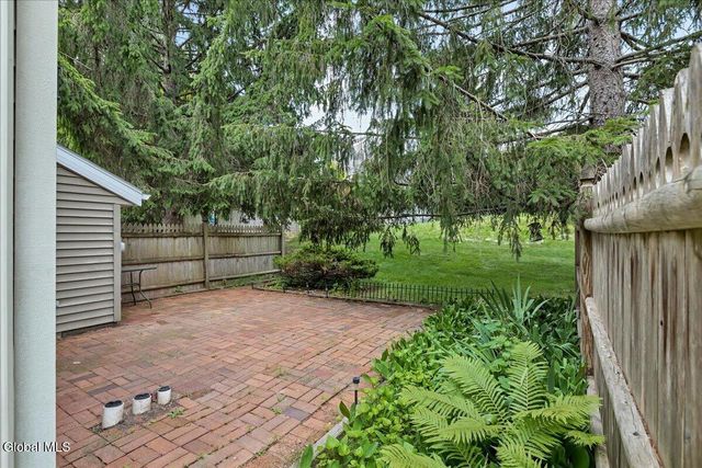 6 Wilton Court, Halfmoon, NY 12065