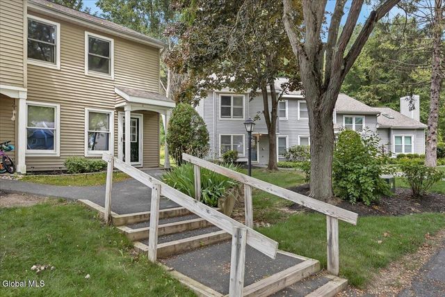 6 Wilton Court, Halfmoon, NY 12065