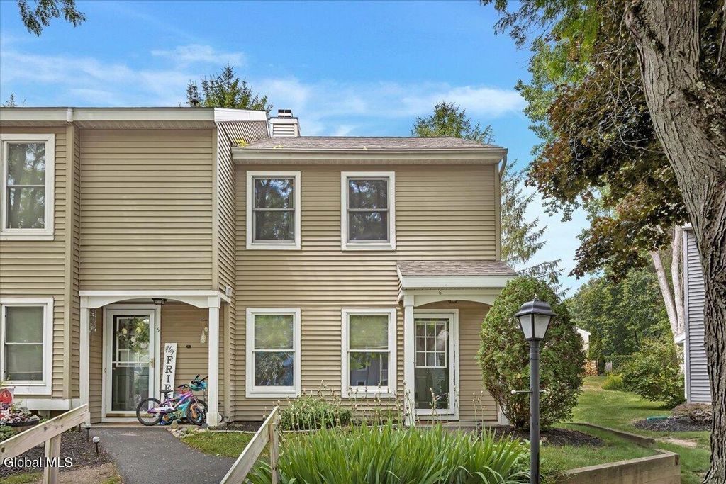 6 Wilton Court, Halfmoon, NY 12065
