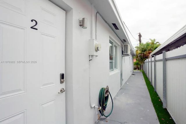 1647 NW 29th Ave, Miami, FL 33125