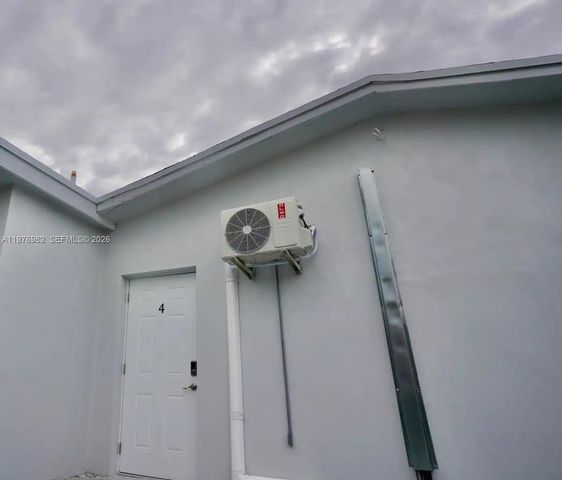 1647 NW 29th Ave, Miami, FL 33125