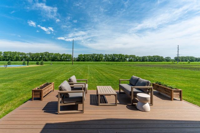 1426 SUMMERWOOD Trail W, Dilworth, MN 56529