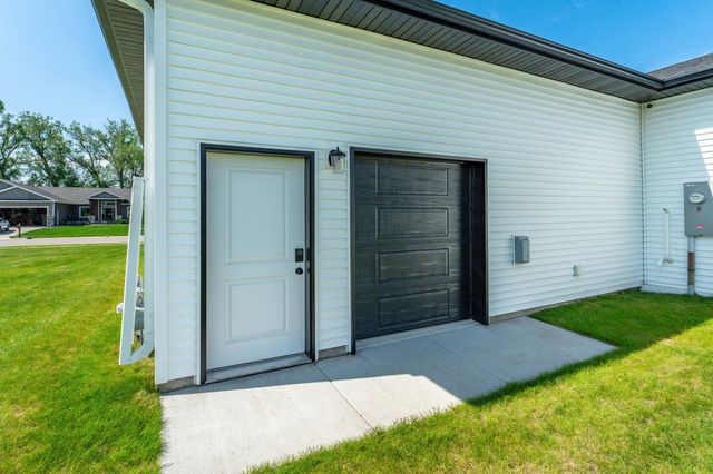 1426 SUMMERWOOD Trail W, Dilworth, MN 56529