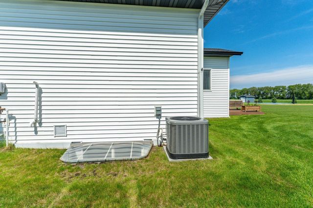 1426 SUMMERWOOD Trail W, Dilworth, MN 56529